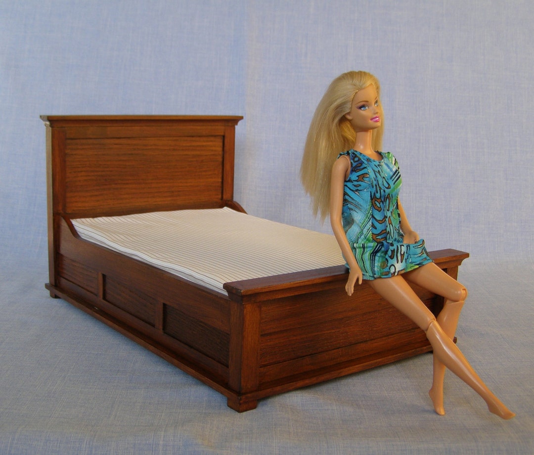 Dollhouse Furniture Queen Bed Set, Mini Bedroom Accessories for 12