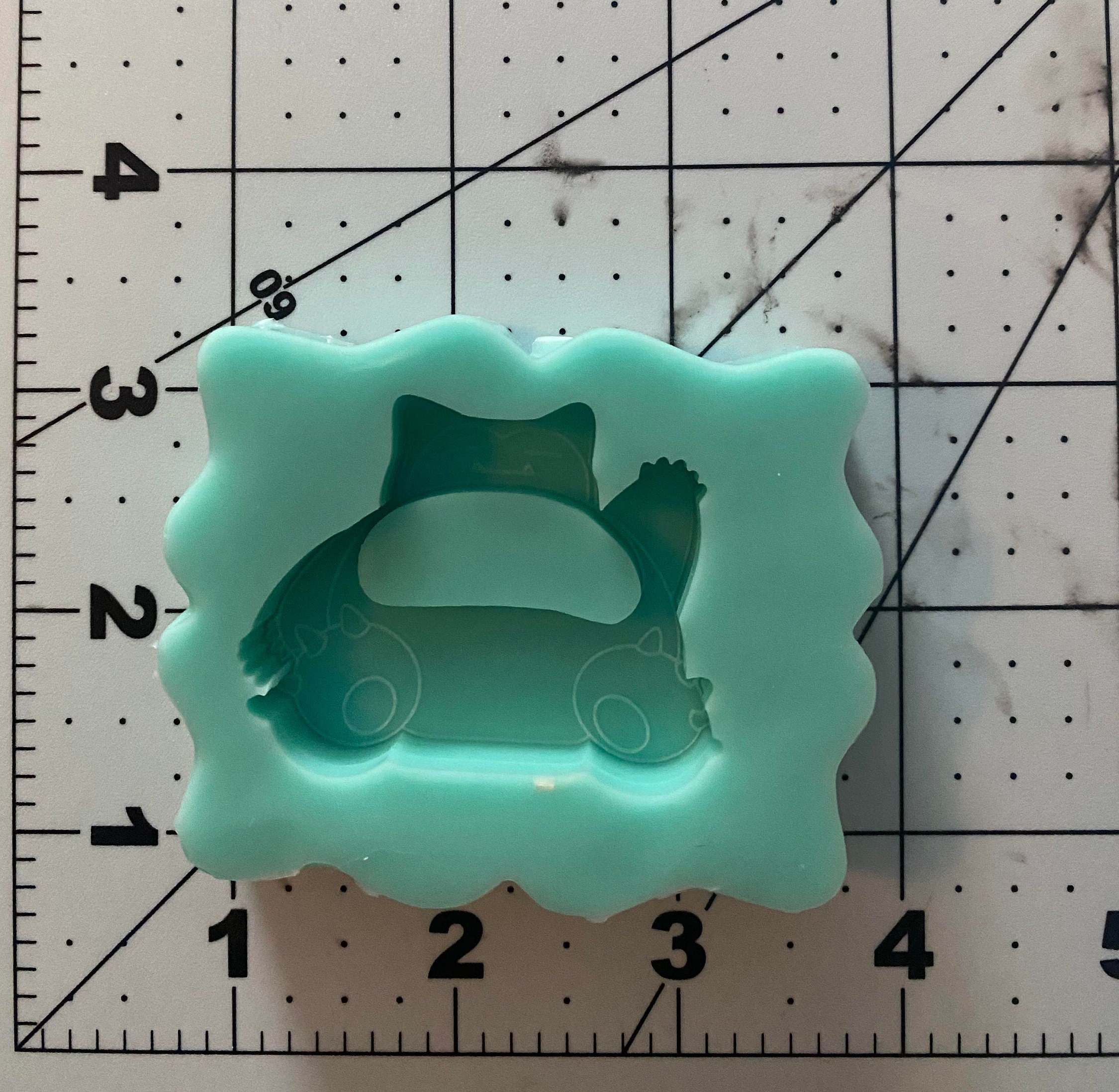 カビゴンシェイカーシリコン型：エポキシ樹脂キーホルダー（2インチ