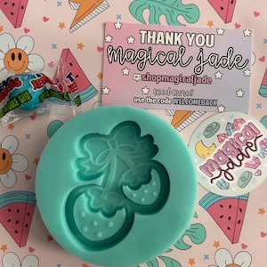 Bow Strawberry Shaker Silicone Mold: Epoxy Resin Keychain, Badge Reel