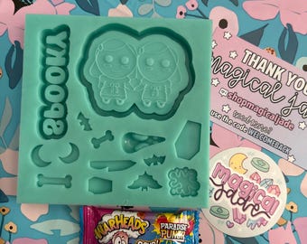 Creepy Twins Silicone Shaker Mold, Horror Movie Resin Keychain