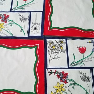 Be CREATIVE.  Set of 4 Beautiful Vera Neumann Cotton Napkins Mix & Match Green and Red Solid and Floral Napkins in Two Patterns.