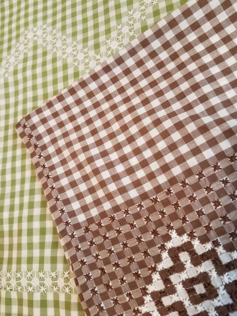 Paire de Nappes Vintage Sweet Gingham Cousues à La Main et Brodées Au Point Croix Vert ou Marron Bla