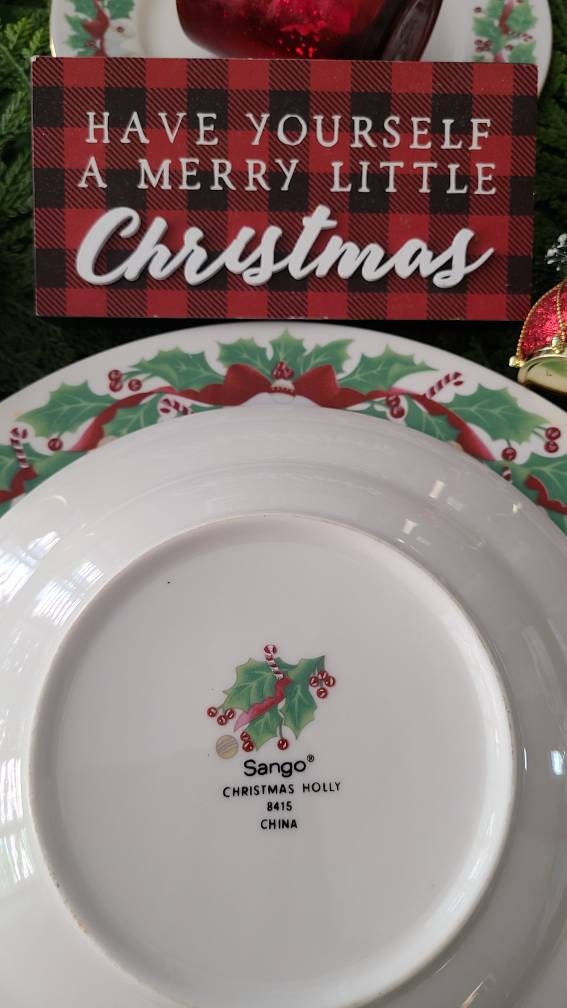 COMPLETE Vintage SANGO Christmas Holly China Dinnerware Svc