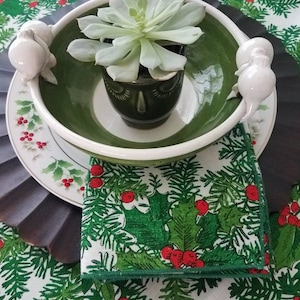 Nunca é cedo demais: NOVO tapete de Natal Fallani e Cohn, tradicional vermelho, branco, verde e frutas vermelhas