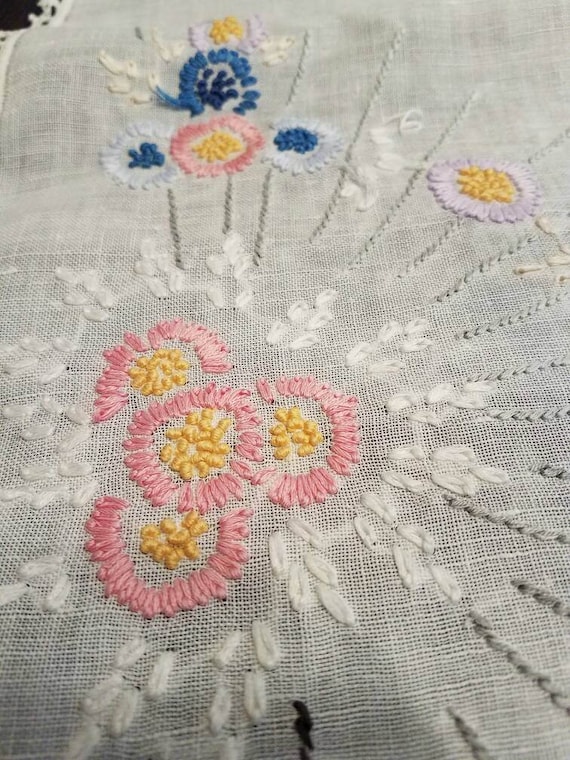 Vintage Dresser Scarf or Table Runner Hand Embroidered Crocheted 29"x 15" -  Etsy