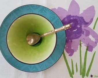 Fresh Morning; Vintage Sets of 3 or 4 Vera Neumann Linen Floral Placemats Napkins Vanilla Background Purple Lilac Daffodils & Serge Trim