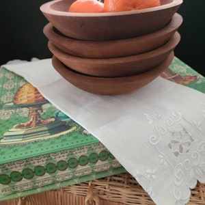 Ensemble MCM vintage de 4 incroyables bols à salade en bois de style primitif, fabriqué dans le VERMONT