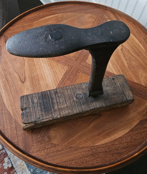 RARE Hard to Find HEAVY Antique Vintage Cast Iron with Wood Base Cobbler Shoe Repair Tool