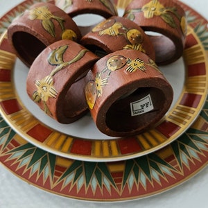Juego vintage de 6 servilleteros de madera y resina con diseño floral de Fitz & Floyd, estilo europeo, hechos a mano y pintados en Japón.