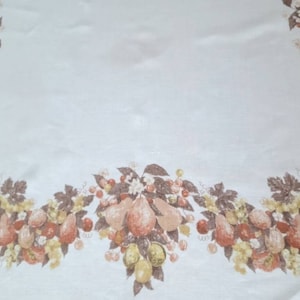 Toalha de mesa quadrada floral de linho vintage nostálgica, 120 cm x 127 cm, estilo europeu, de Luther Travis para Fallani & Cohn