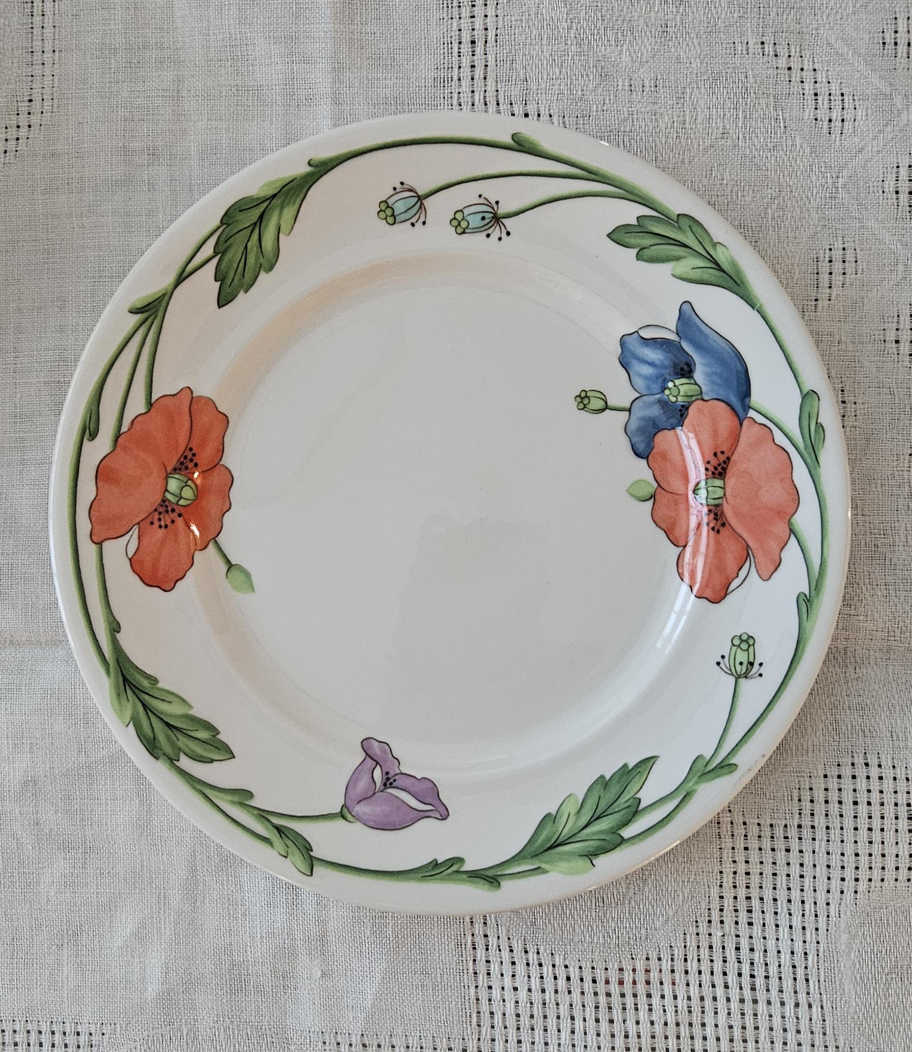 Table for 11. AMAPOLA VILLEROY & BOCH German Vitro Porcelain
