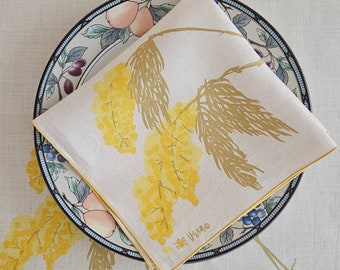 FORSYTHIAS, Våren har kommit. Set med 3 NYA vintage signerade Vera Neumann belgiska linneservetter, gula och mossiga gröna toner