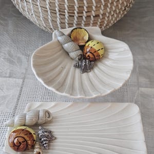 RAFFINIERT KÜSTEN. Must-have für alle Gaukler.  Set mit 2 kleinen Vintage Fitz and Floyd Oceana Coquille SHELLS Canape Servierbesteck