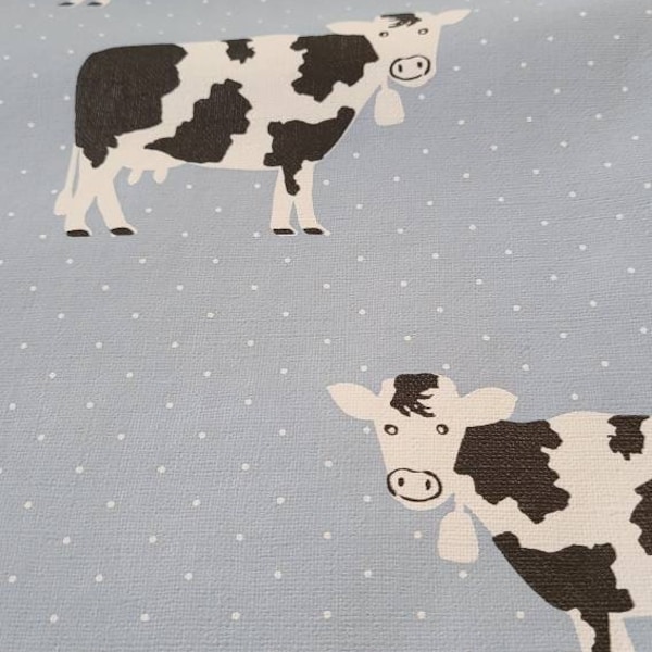 MOOOOO New Sweet Country vintage 70" Vera Neumann ronde permanente en vinyle Nappe sur fond bleu, vaches blanches noires et pois blancs