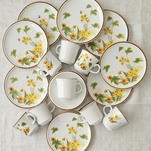 Immer SONNIG.  Sets von 12 (2 Avail) Vintage MIKASA Natural Beauty &quot;&quot;Frisch aus dem Garten&quot;&quot; Geschirr.&quot; Salat oder Vorspeisen, Tassen und Untertassen.