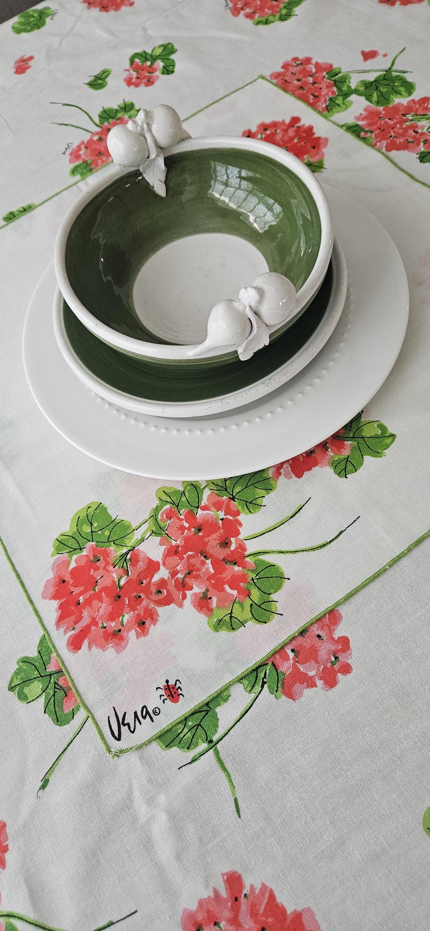 STUNNING Set of 11 Vintage Vera Neumann 60" x 100" Cotton Tablecloth & 10 Matching Napkins.  White, GLORIOUS Salmon Coral Color GERANIUMS