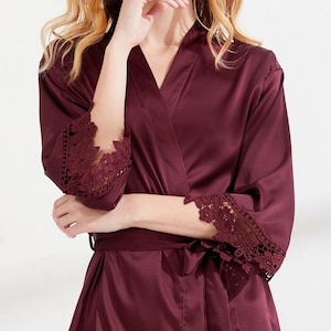 WINE Bridesmaid Robes / Lace Robe / Bridesmaid Gift / Bridal Party Robes / Silky / Satin Robe / Wedding Favor / Dark Red / Cabernet Robe