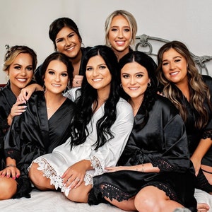BLACK Bridesmaid Robes / Lace Robe / Bridesmaid Gift / Bridal Party Robes / Satin Robe / Wedding Favor / Bridal Robe / Satin Robe