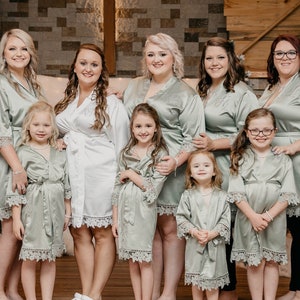 Chunky Lace Flower Girl Robe - Flower Girl Gift - Junior Bridesmaid Robe - Robes Set - Satin Robe - Bridesmaid Gift - Bridal Party Robes