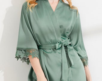 EUCALYPTUS Bridesmaid Robes / Bridesmaid Gift / Bridal Party Robes / Sea Glass / Moss Green / Satin Robe / Wedding Favor / Lace Bridal Robe