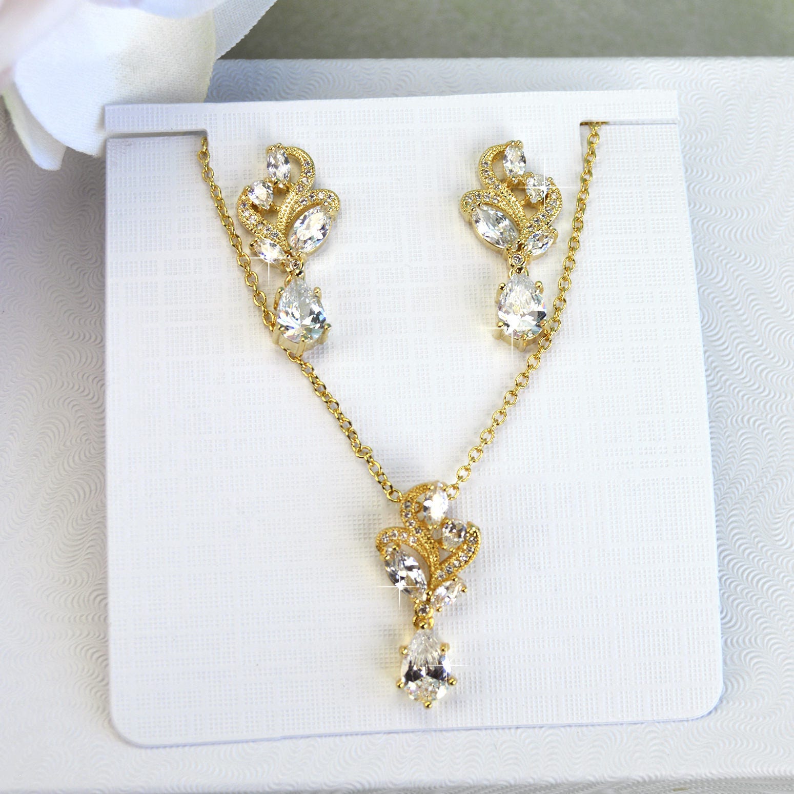 Gold necklace with earrings set Clearance