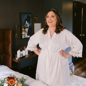 plus size white Lace Bridesmaid Robe Gift Wedding Robes Silky Silk Satin Bridal Party Getting Ready Outfit Gift Favor Maid of Honor Mother of the Bride Groom Proposal Personalized Custom