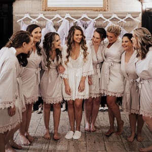 Bridesmaid Gift / Bridesmaid Robes / Lace Robe / Bridal Party Robes / Satin Robe / Wedding Robes / Wedding Favor / PJs / Pajamas
