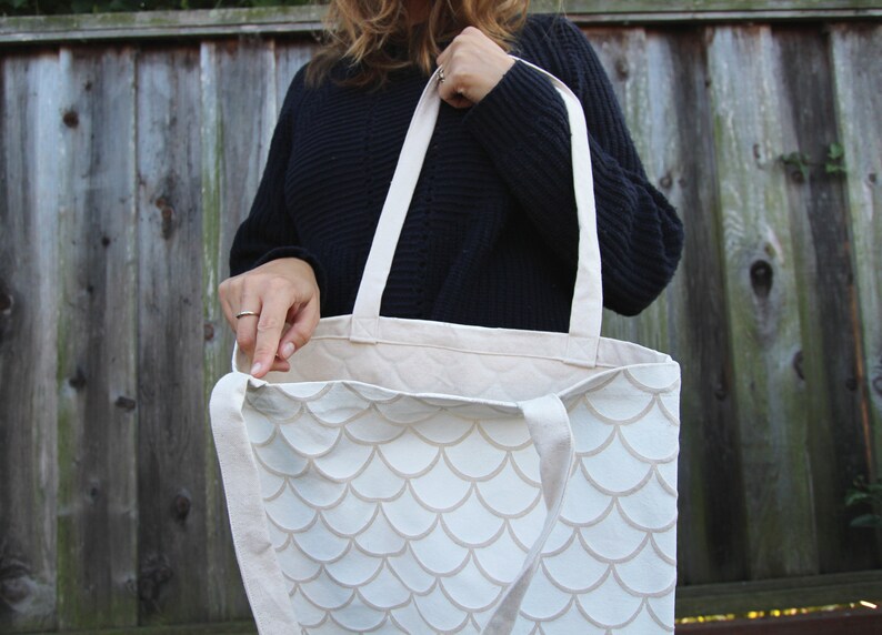 simple tote scales handprinted white