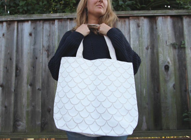 simple tote scales handprinted white