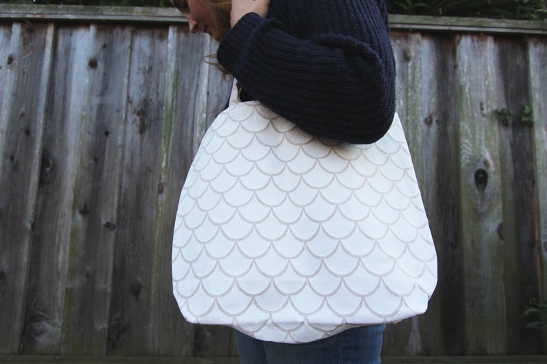 simple tote scales handprinted white