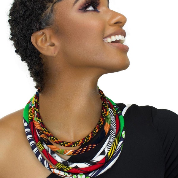 Bijoux africains pour femmes | Collier plastron imprimé Queen Africa | Bijoux Massaï | Rouge, jaune, vert, noir | Afrocentrique | Tissu et cordon
