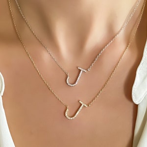 Collar con letra J de oro, collar con inicial, collar con letra Cz, collar con inicial Cz, joyería nupcial, regalo de dama de honor, collar de mejor amiga