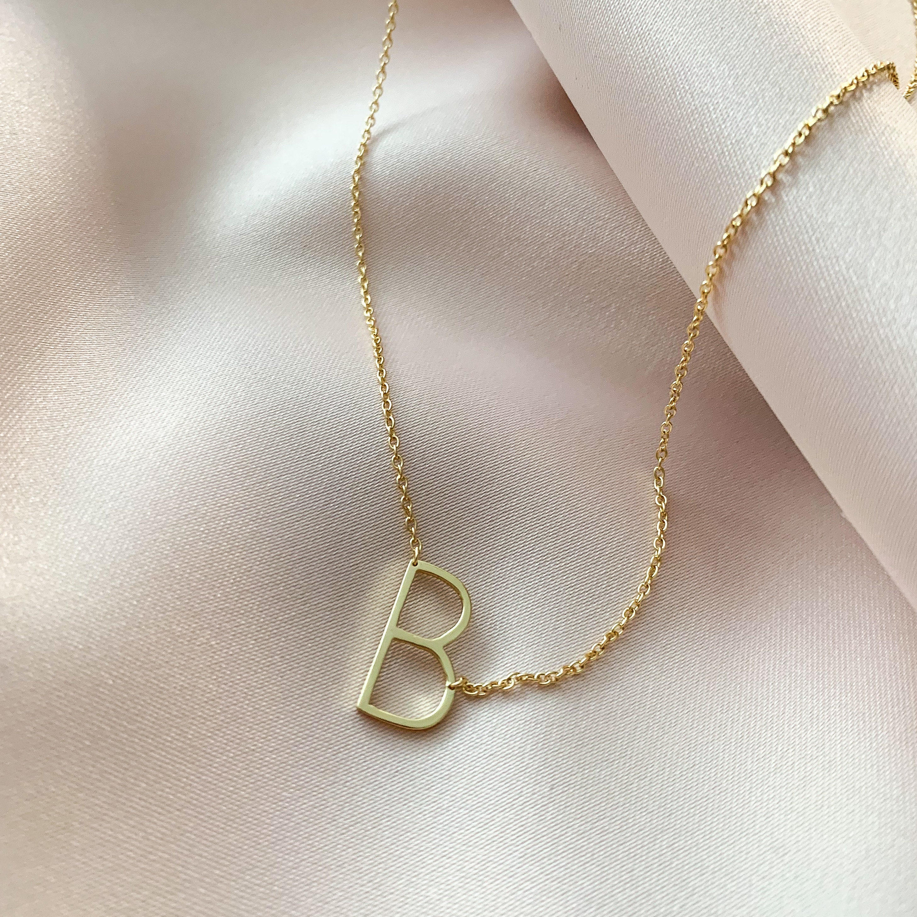 Sideways on sale b necklace