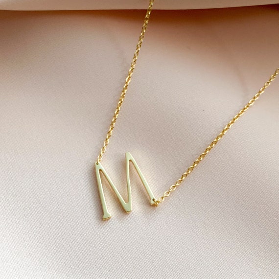 LETTER M NECKLACE IN GOLD