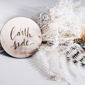 Côté Terre / Plaque en bois / Cartes d’étape / Annonce de naissance / Plaque bébé / Nouveau-né / Calligraphie / Disque personnalisé personnalisé