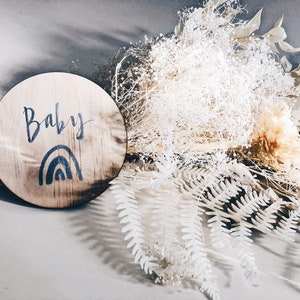 Plaque de nom de bébé en bois / Cartes d’étape / Annonce de naissance / Plaque de bébé / Cadeau nouveau-né / Calligraphie / Disque personnalisé personnalisé / Nom