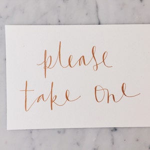 UNA TARJETA personalizada A5 dibujado a mano metalizado rosa oro carta de cobre signo / tarjetas de libro de invitados signos / caligrafía / fiesta cumpleaños de la boda