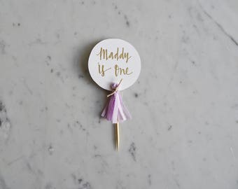 Mini Cake Topper / Gold Modern Calligraphy / Custom Hand Lettered / Lilac Purple Name Baby Girl / Mini Tassels Balloon / Birthday Wedding/