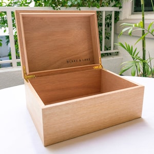Large Wooden Keepsake Box with Lid - Wood Storage Box for home keepsakes - White Oak Stash Box with Cedar wood Inlay - Blonde Catchall Box