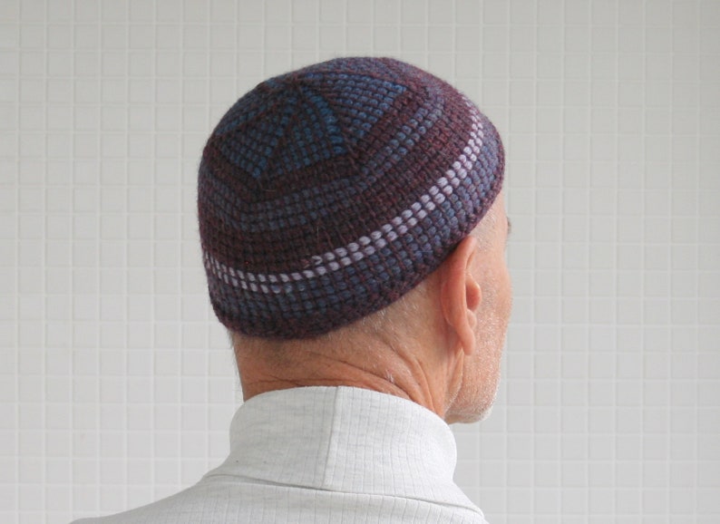 Men/'s skull cap beanie in maroon and multi coloured tunisian crochet