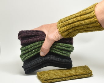 Seamless ribbed wrist warmers with possum, recycled natural fibre yarn