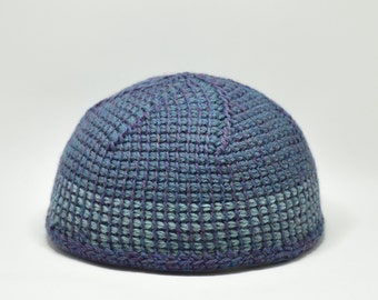 Unique handmade beanie in pure wool ... one of a kind