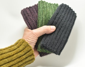 Seamless ribbed wrist warmers with possum, recycled natural fibre yarn