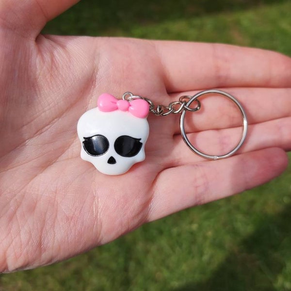 Girly skull keyring bow cute kawaii on silver coloured keychain b grade