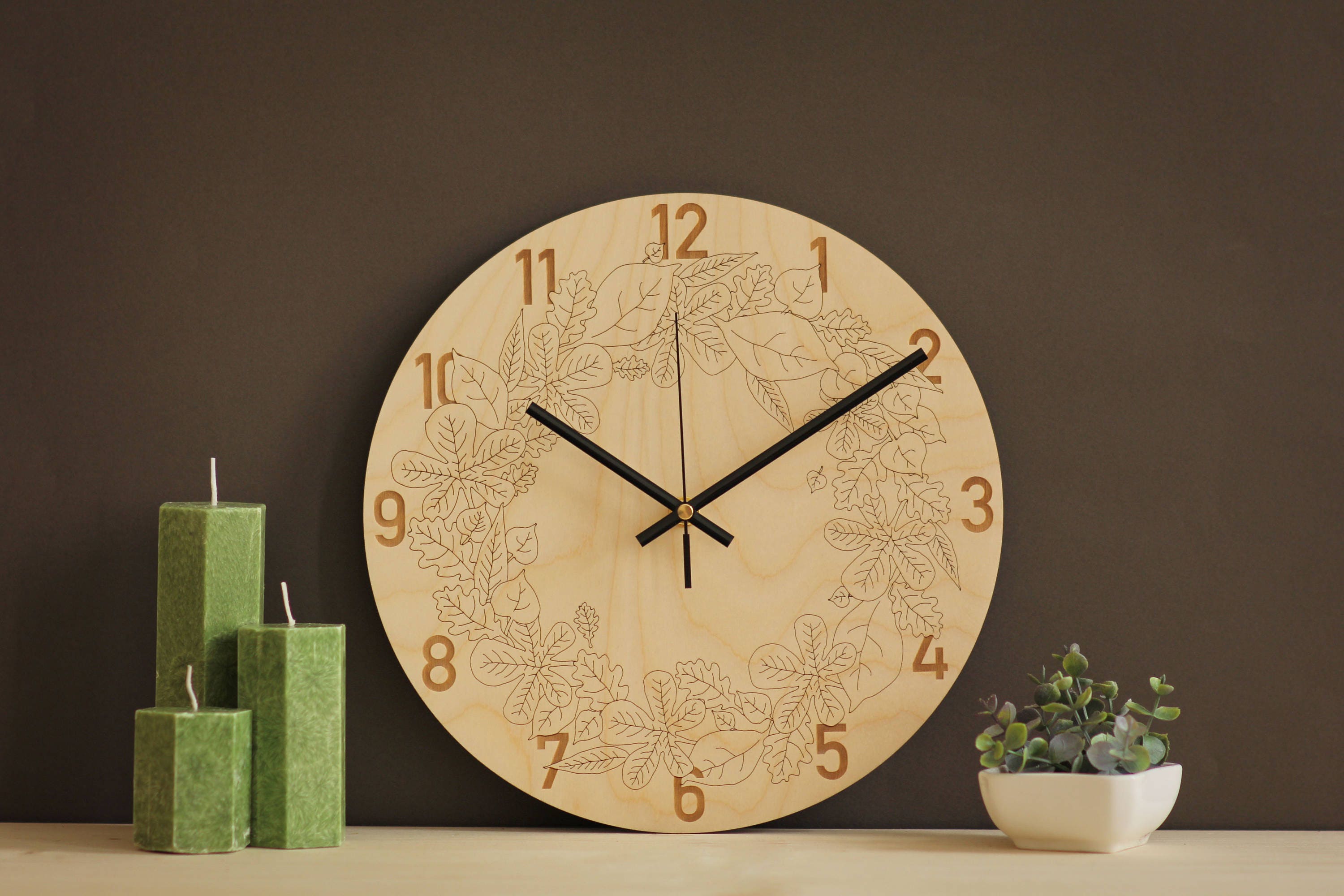 Nature-inspired Leaf Clock
