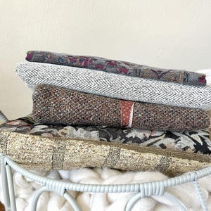 Retales de tela para tapicería: texturas variadas, patrones para costura y manualidades