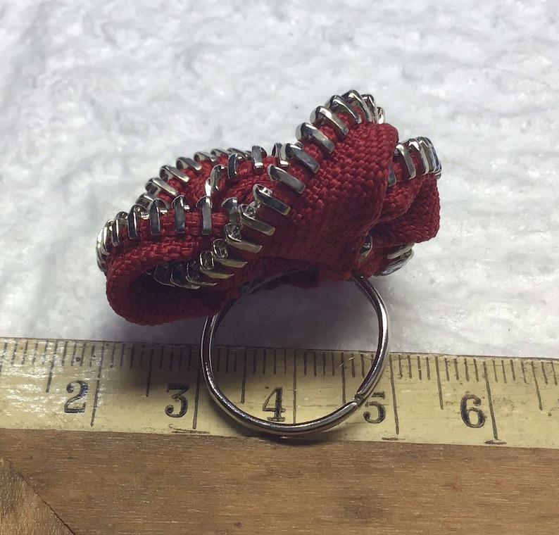 Zipper sculpture ring