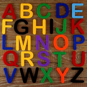 Conjunto de alfabeto de fonte arredondada Arial letras maiúsculas A-Z 3mm feltro 26 caracteres