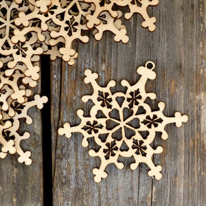 10x Wooden Decorative Heart Snowflake A Craft Shapes 3mm Plywood Christmas snow