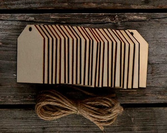 25x Etichette per bagagli in legno Craft Shape 3mm Ply viene fornito con spago